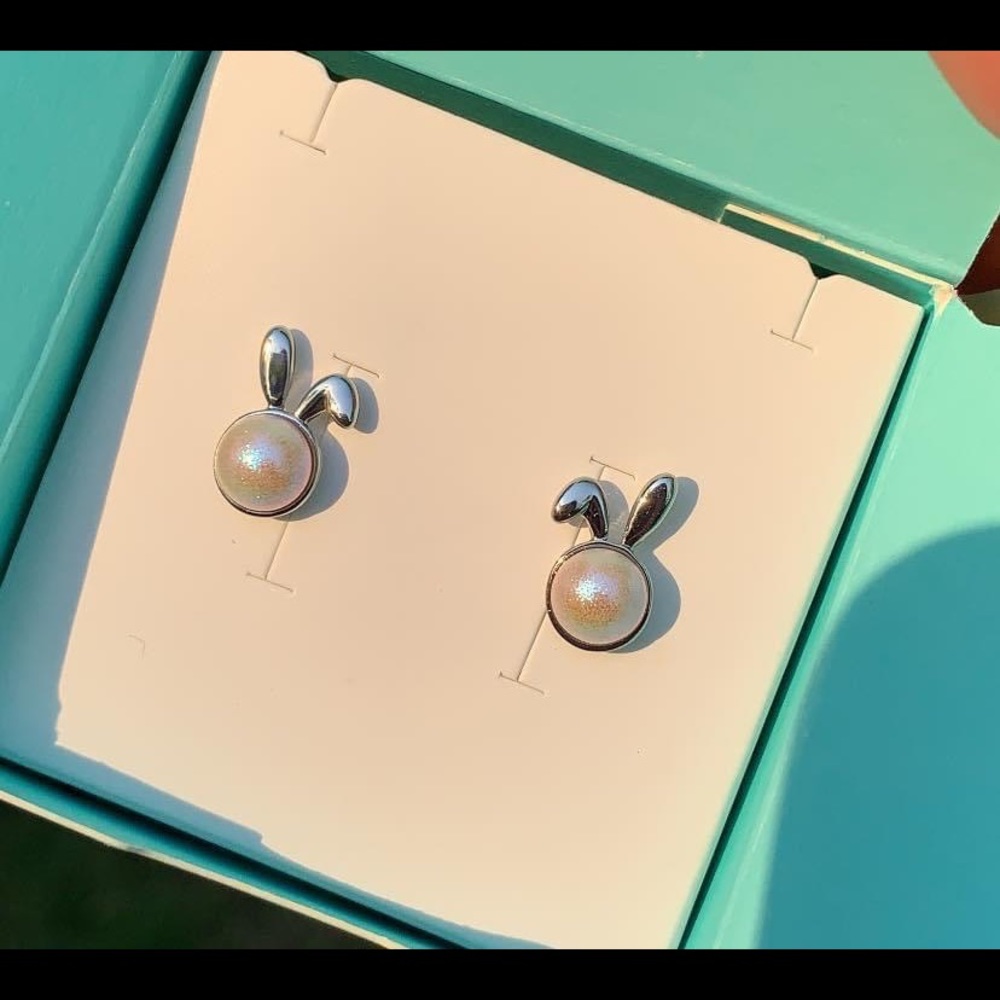 Origami Owl- Easter Bunny Pearl Earrings (retired)